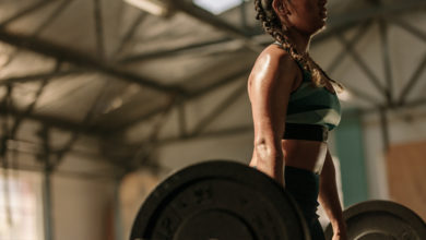 Lifting Weights Cut Heart Attack Risk- Study