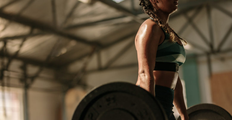 Lifting Weights Cut Heart Attack Risk- Study