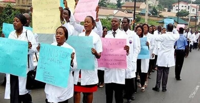 Nigerian Doctors Begin Indefinite Strike Over Delayed Salaries, Insurance Benefits